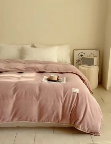 91家纺网 家纺一手货源 找家纺 法芙娜 2025新款牛奶绒被套毯 豆沙粉