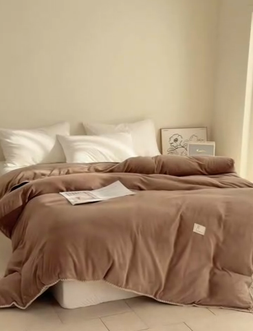 91家纺网 家纺一手货源 找家纺 法芙娜 2025新款牛奶绒被套毯 咖色