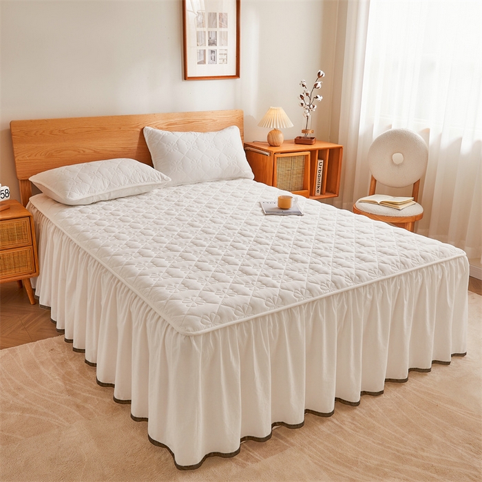 91家纺网 家纺一手货源 找家纺 3C 2024新款全棉水洗棉夹棉床裙-四叶草系列 四叶草-云朵白