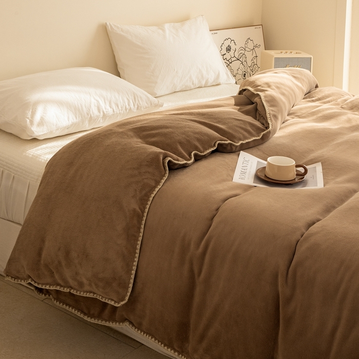 91家纺网 家纺一手货源 找家纺 法芙娜 2025新款牛奶绒被套毯 咖色