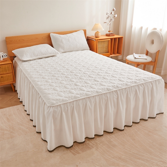 91家纺网 家纺一手货源 找家纺 3C 2024新款全棉水洗棉夹棉床裙-四叶草系列 四叶草-云朵白