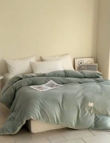 91家纺网 家纺一手货源 找家纺 法芙娜 2025新款牛奶绒被套毯 苔藓绿