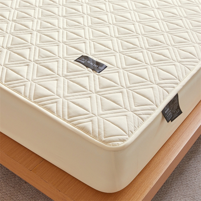 91家纺网 家纺一手货源 找家纺 3C 2025新款A类三角格防水隔脏床笠 三角格-奶油白