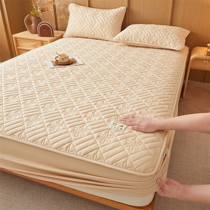 91家纺网 家纺一手货源 找家纺 3C 2025新款A类幸运花防水隔脏床笠 幸运花-浅卡其