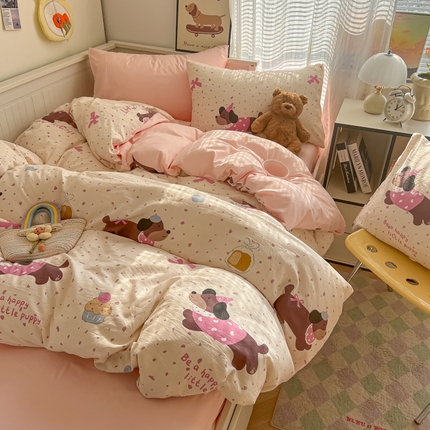 91家纺网 家纺一手货源 找家纺 2025新款可爱卡通AB版水洗棉印花四件套 彩彩狗