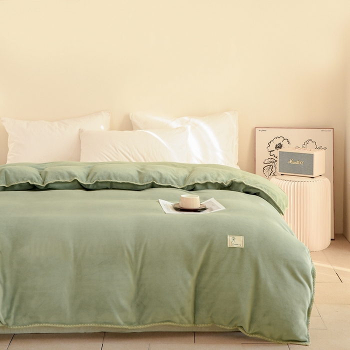 91家纺网 家纺一手货源 找家纺 法芙娜 2025新款牛奶绒被套毯 苔藓绿