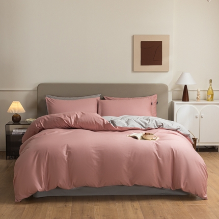 91家纺网 家纺一手货源 找家纺 典曼家纺 2025新品A类长绒棉纯色双拼四件套 蜜豆粉+椰子灰