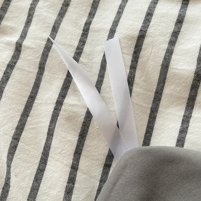 91家纺网 家纺一手货源 找家纺 2025新款A类亲肤舒适软糯云柔水洗棉大眼睛毛巾绣混搭格子撞色系列四件套 大眼灰条拿铁