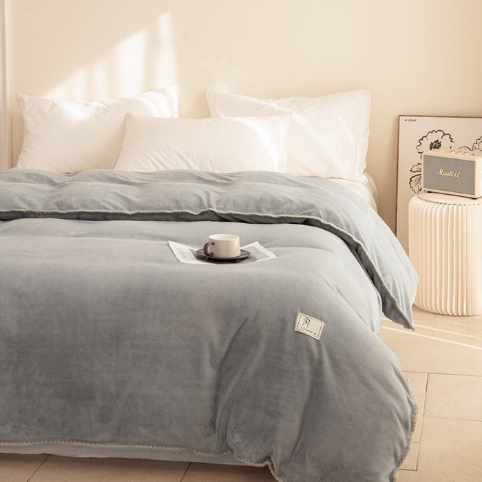 91家纺网 家纺一手货源 找家纺 法芙娜 2025新款牛奶绒被套毯 烟灰色