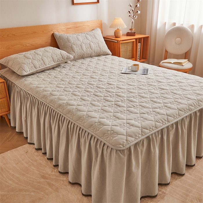 91家纺网 家纺一手货源 找家纺 3C 2024新款全棉水洗棉夹棉床裙-四叶草系列 四叶草-浅卡其