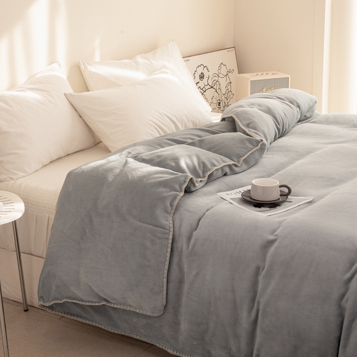 91家纺网 家纺一手货源 找家纺 法芙娜 2025新款牛奶绒被套毯 烟灰色