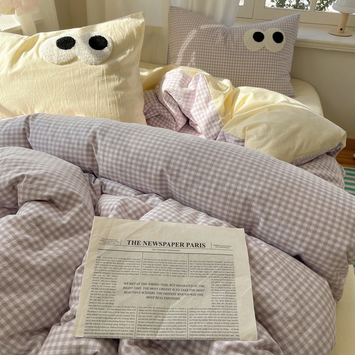 91家纺网 家纺一手货源 找家纺 2025新款A类亲肤舒适软糯云柔水洗棉大眼睛毛巾绣混搭格子撞色系列四件套 大眼紫小格奶黄