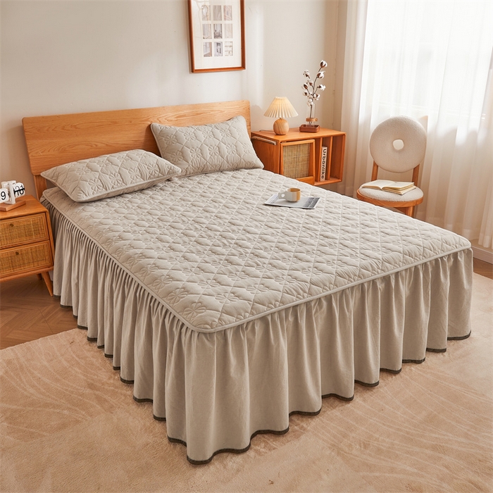 91家纺网 家纺一手货源 找家纺 3C 2024新款全棉水洗棉夹棉床裙-四叶草系列 四叶草-浅卡其