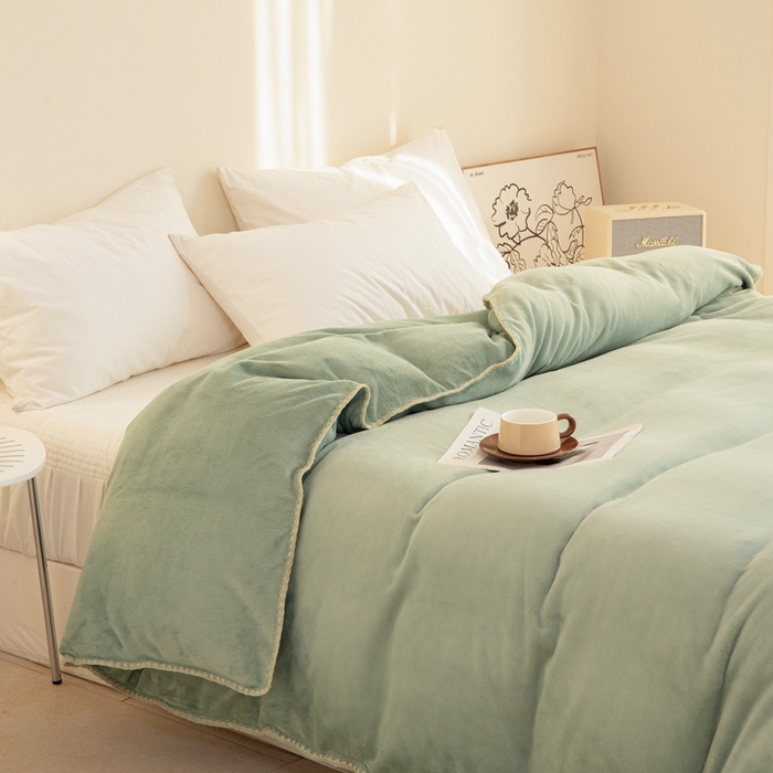 91家纺网 家纺一手货源 找家纺 法芙娜 2025新款牛奶绒被套毯 苔藓绿