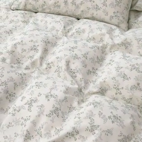 91家纺网 家纺一手货源 找家纺 2025新款全棉卡通小清新系列四件套 春风里（绿）