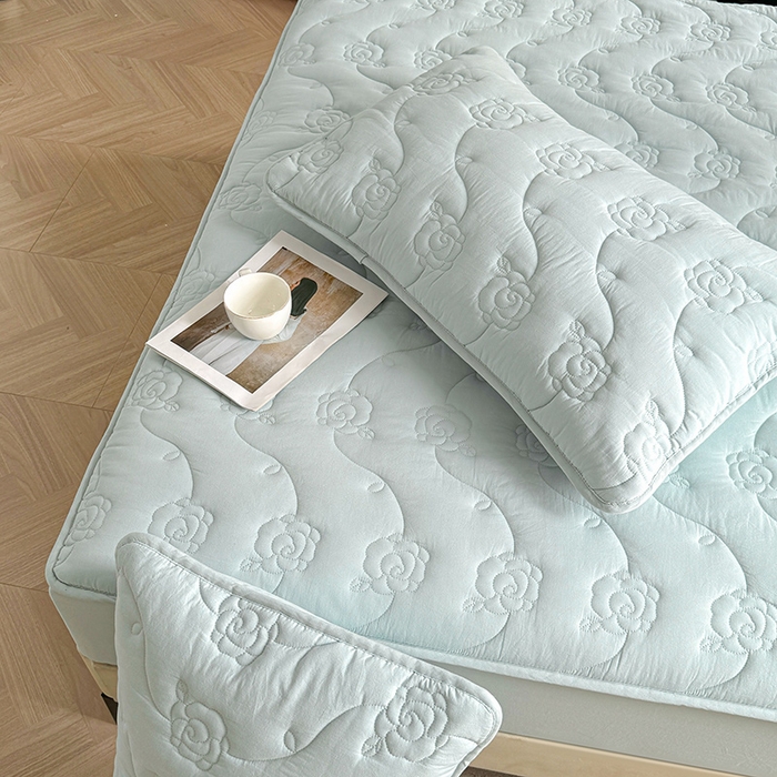 91家纺网 家纺一手货源 找家纺 3C 2024新款全棉水洗棉夹棉玫瑰床笠-花语系列 花语 婴儿蓝