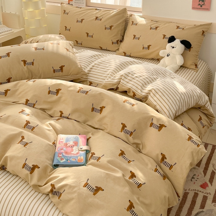 91家纺网 家纺一手货源 找家纺 2025新款全棉卡通小清新系列四件套 腊肠狗