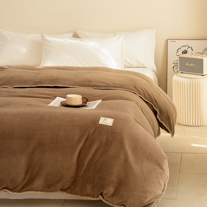 91家纺网 家纺一手货源 找家纺 法芙娜 2025新款牛奶绒被套毯 咖色