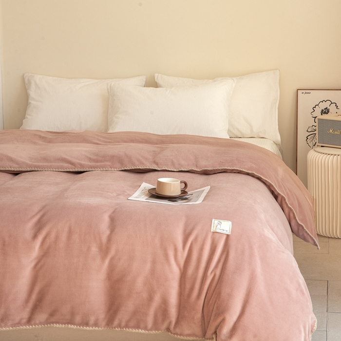 91家纺网 家纺一手货源 找家纺 法芙娜 2025新款牛奶绒被套毯 豆沙粉