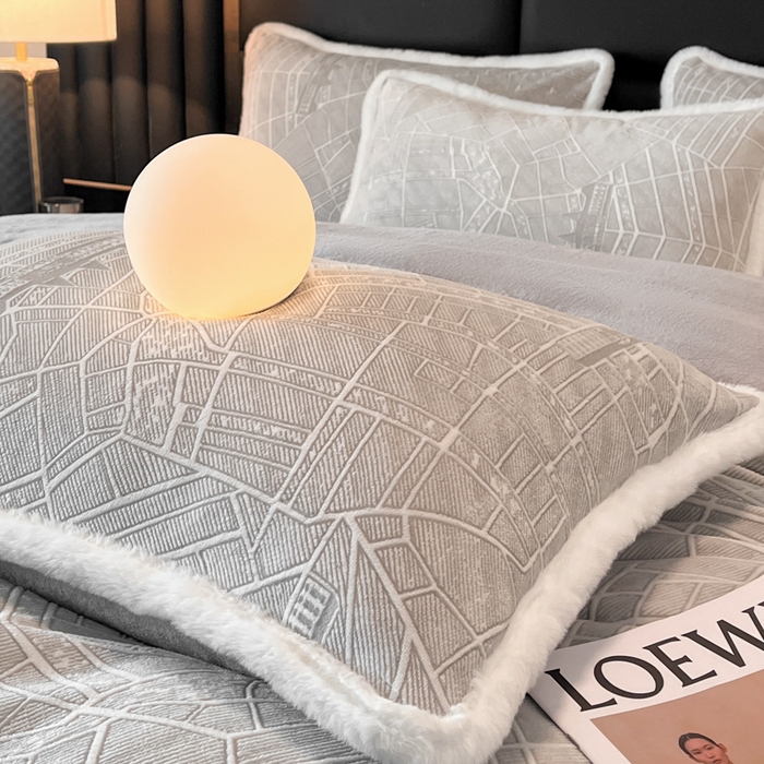 91家纺网 家纺一手货源 找家纺 畅畅家纺 2025新款兔毛绒大包边雕花牛奶绒绒四件套 江南-灰