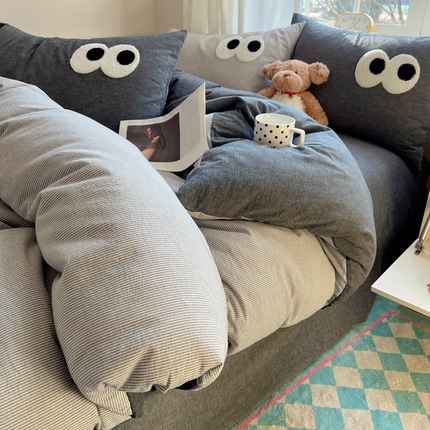 91家纺网 家纺一手货源 找家纺 （总）桃子家居 2026新款A类ins色织水洗棉纯棉大眼睛毛巾绣混搭撞色少女多巴胺系列四件套