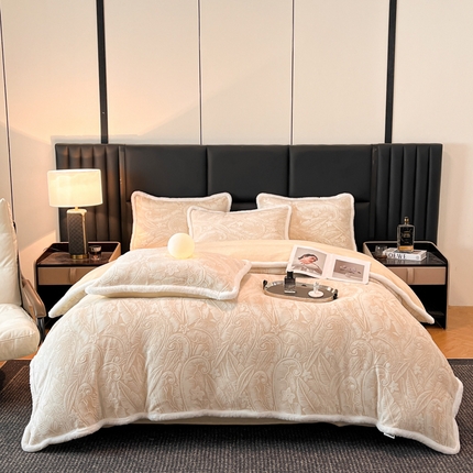 91家纺网 家纺一手货源 找家纺 畅畅家纺 2025新款兔毛绒大包边雕花牛奶绒绒四件套 叶语-浅咖