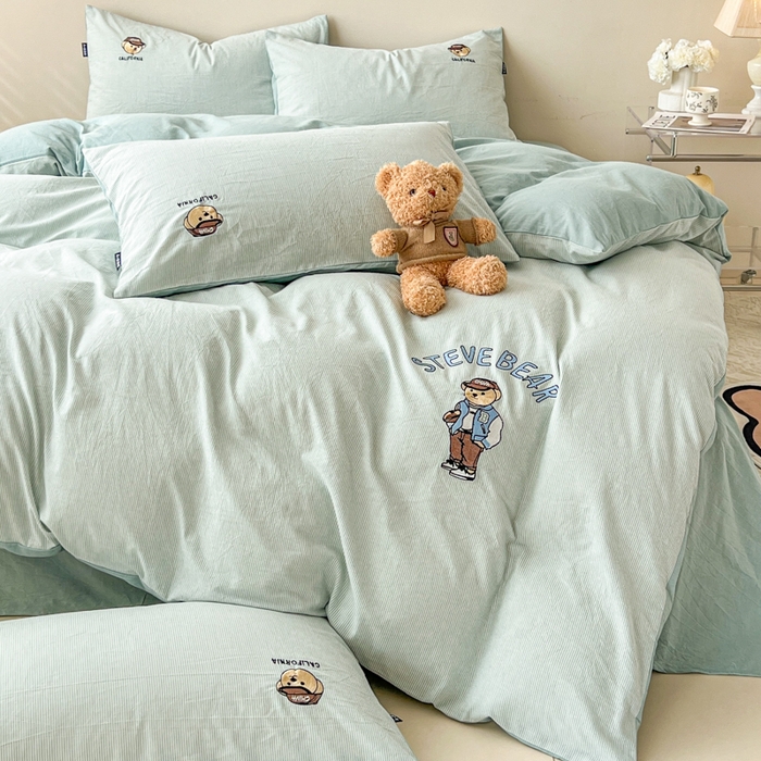 91家纺网 家纺一手货源 找家纺 2025新款A类全棉色织水洗棉可爱小熊刺绣四件套 小熊先生-条纹蓝