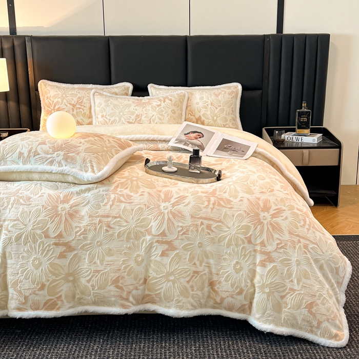 91家纺网 家纺一手货源 找家纺 畅畅家纺 2025新款兔毛绒大包边雕花牛奶绒绒四件套 梵花-米白