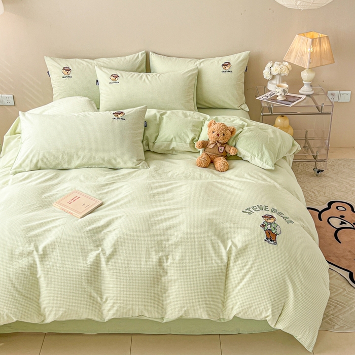 91家纺网 家纺一手货源 找家纺 2025新款A类全棉色织水洗棉可爱小熊刺绣四件套 小熊先生-草绿