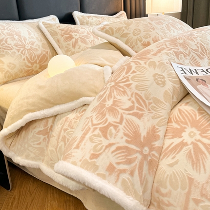 畅畅家纺 2025新款兔毛绒大包边雕花牛奶绒绒四件套 梵花-米白