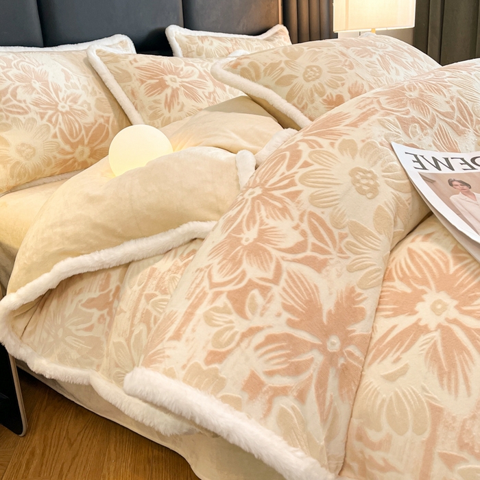 91家纺网 家纺一手货源 找家纺 畅畅家纺 2025新款兔毛绒大包边雕花牛奶绒绒四件套 梵花-米白