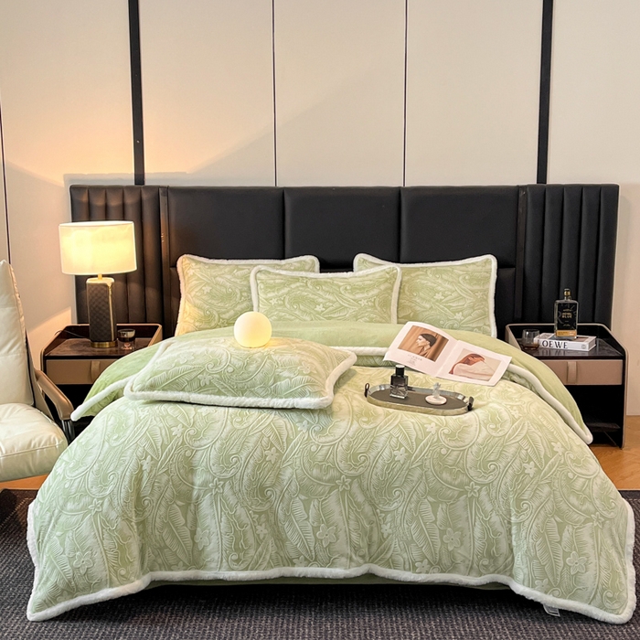 91家纺网 家纺一手货源 找家纺 畅畅家纺 2025新款兔毛绒大包边雕花牛奶绒绒四件套 叶语-绿