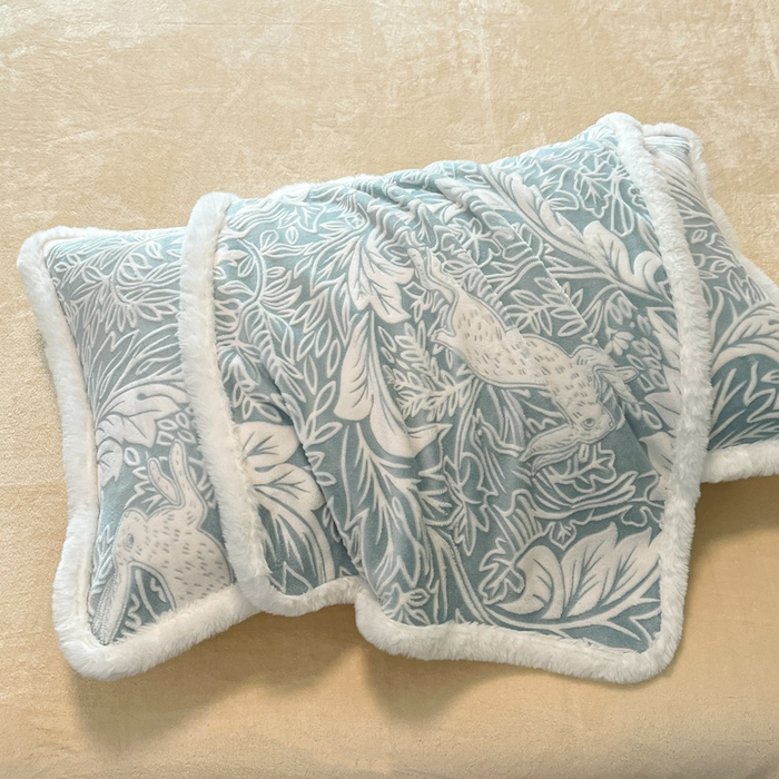 91家纺网 家纺一手货源 找家纺 畅畅家纺 2025新款兔毛绒大包边雕花牛奶绒绒四件套 香缇娜-蓝