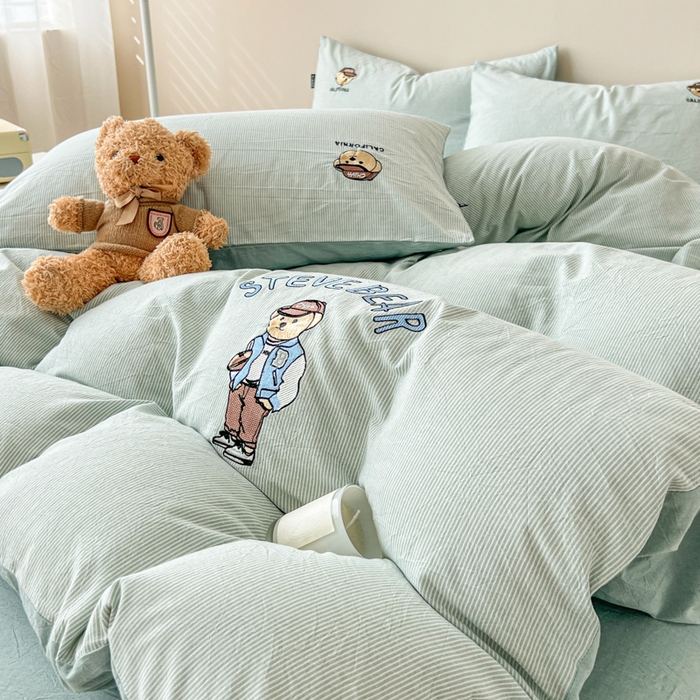 91家纺网 家纺一手货源 找家纺 2025新款A类全棉色织水洗棉可爱小熊刺绣四件套 小熊先生-条纹蓝