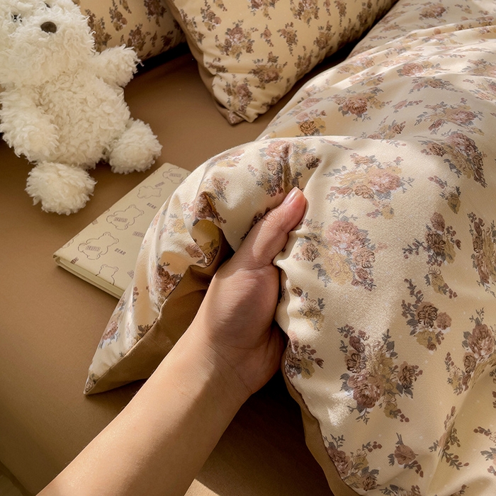 91家纺网 家纺一手货源 找家纺 娜娜2025新款A类针织双层纱印花四件套 小苍兰