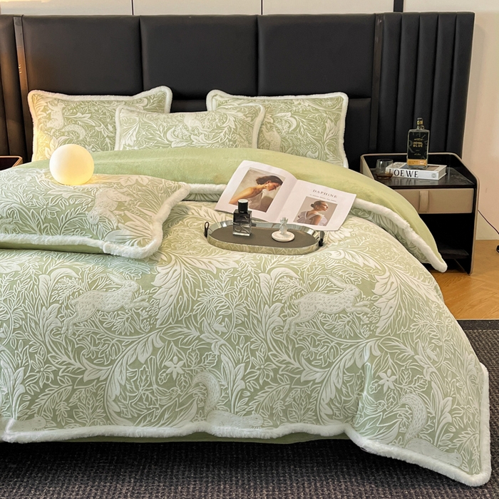 91家纺网 家纺一手货源 找家纺 畅畅家纺 2025新款兔毛绒大包边雕花牛奶绒绒四件套 香缇娜-绿