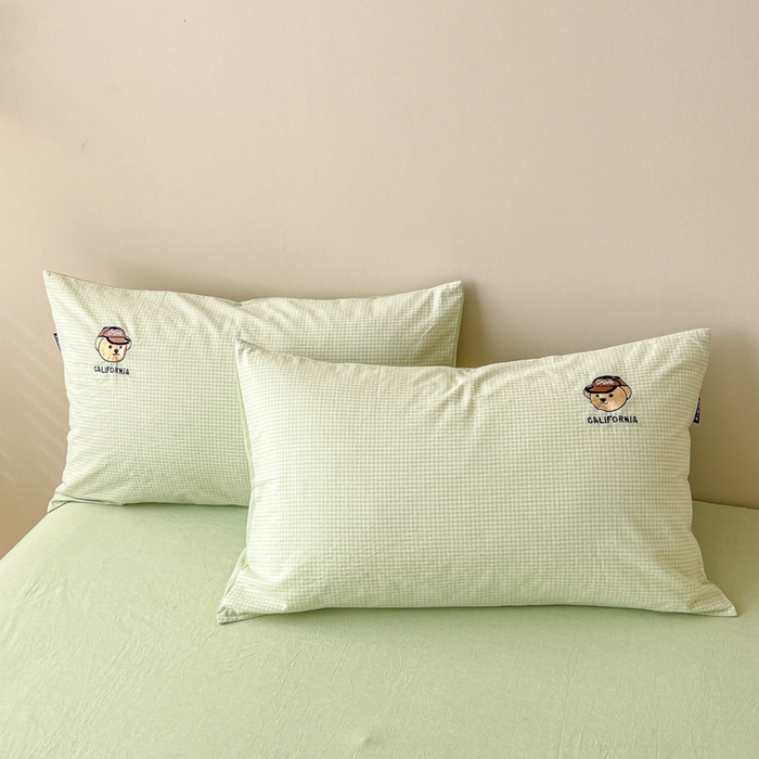 91家纺网 家纺一手货源 找家纺 2025新款A类全棉色织水洗棉可爱小熊刺绣四件套 小熊先生-草绿