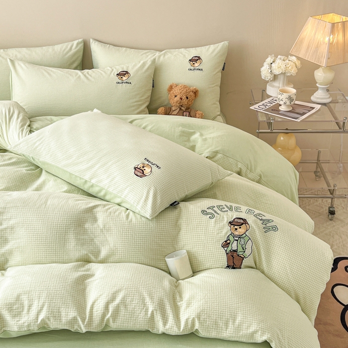 91家纺网 家纺一手货源 找家纺 2025新款A类全棉色织水洗棉可爱小熊刺绣四件套 小熊先生-草绿