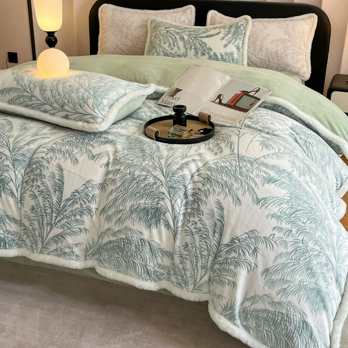 91家纺网 家纺一手货源 找家纺 畅畅家纺 2025新款兔毛绒大包边雕花牛奶绒绒四件套 森林奇境-绿