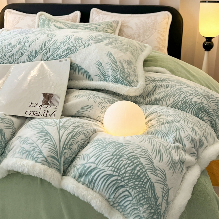 91家纺网 家纺一手货源 找家纺 畅畅家纺 2025新款兔毛绒大包边雕花牛奶绒绒四件套 森林奇境-绿