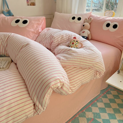 91家纺网 家纺一手货源 找家纺 （总）桃子家居 2026新款A类ins色织水洗棉纯棉大眼睛毛巾绣混搭撞色少女多巴胺系列四件套