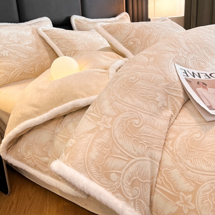 畅畅家纺 2025新款兔毛绒大包边雕花牛奶绒绒四件套 叶语-浅咖