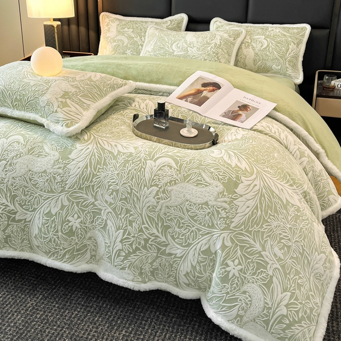 91家纺网 家纺一手货源 找家纺 畅畅家纺 2025新款兔毛绒大包边雕花牛奶绒绒四件套 香缇娜-绿