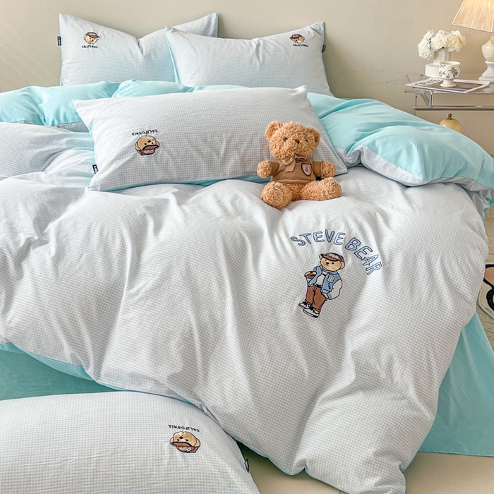 91家纺网 家纺一手货源 找家纺 2025新款A类全棉色织水洗棉可爱小熊刺绣四件套 小熊先生-天空蓝