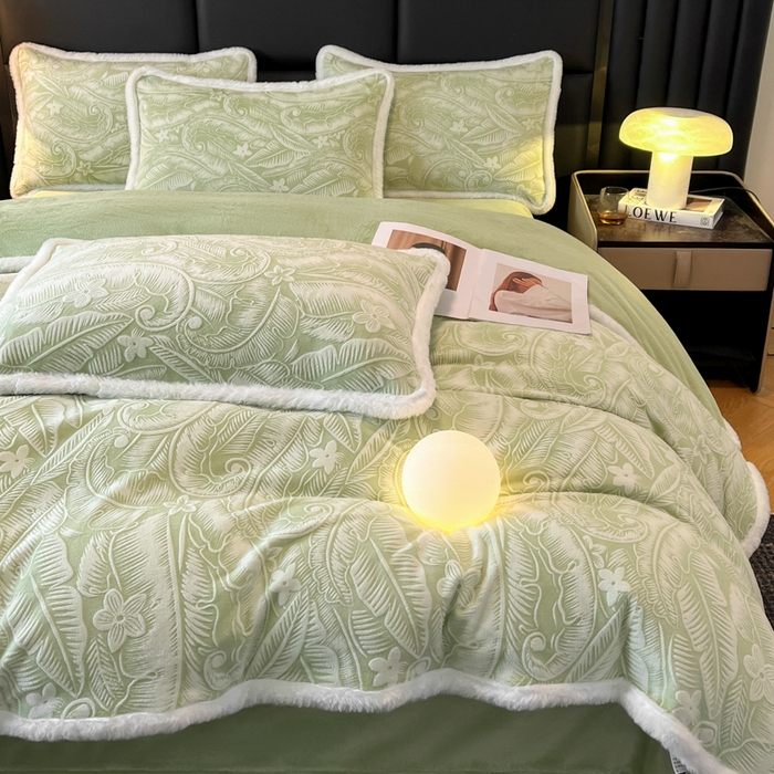 91家纺网 家纺一手货源 找家纺 畅畅家纺 2025新款兔毛绒大包边雕花牛奶绒绒四件套 叶语-绿