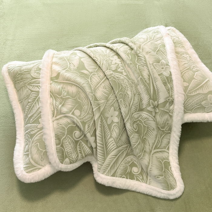 91家纺网 家纺一手货源 找家纺 畅畅家纺 2025新款兔毛绒大包边雕花牛奶绒绒四件套 叶语-绿