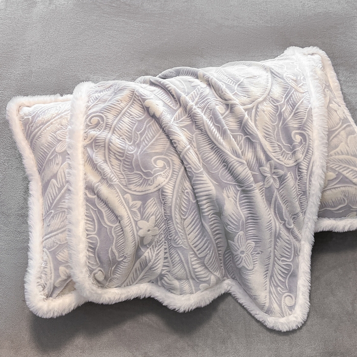 91家纺网 家纺一手货源 找家纺 畅畅家纺 2025新款兔毛绒大包边雕花牛奶绒绒四件套 叶语-灰