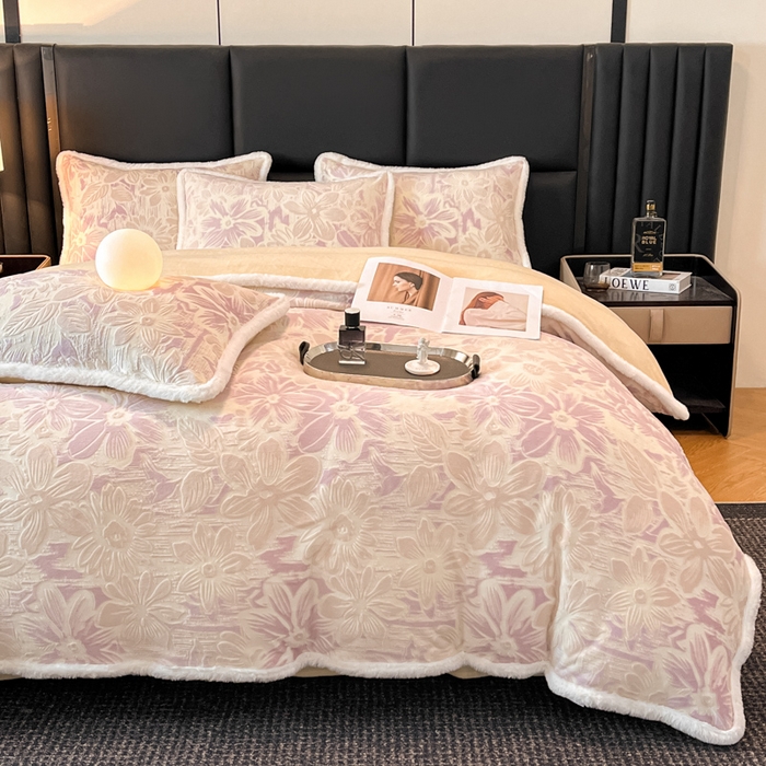 91家纺网 家纺一手货源 找家纺 畅畅家纺 2025新款兔毛绒大包边雕花牛奶绒绒四件套 梵花-紫金