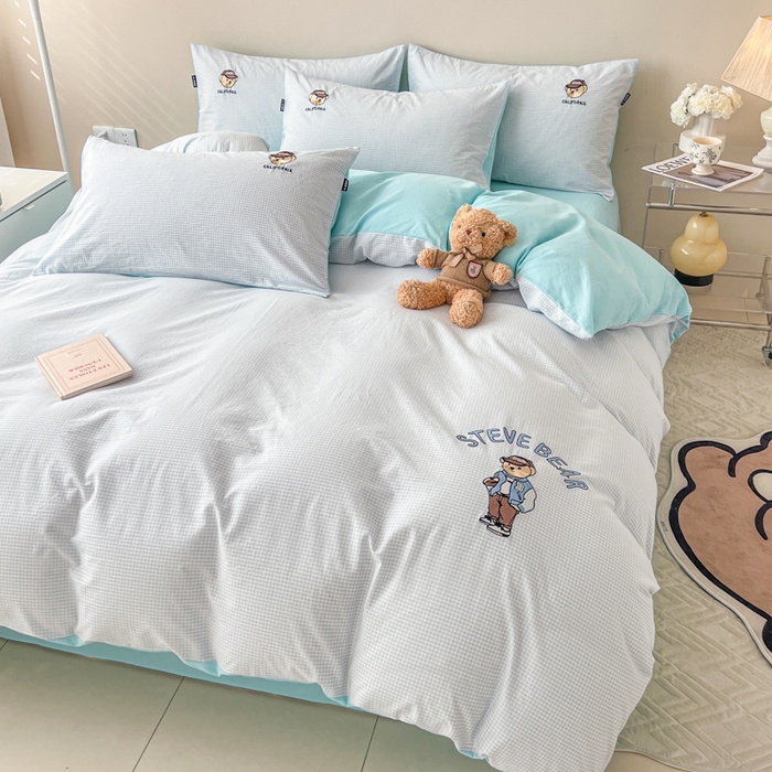 91家纺网 家纺一手货源 找家纺 2025新款A类全棉色织水洗棉可爱小熊刺绣四件套 小熊先生-天空蓝