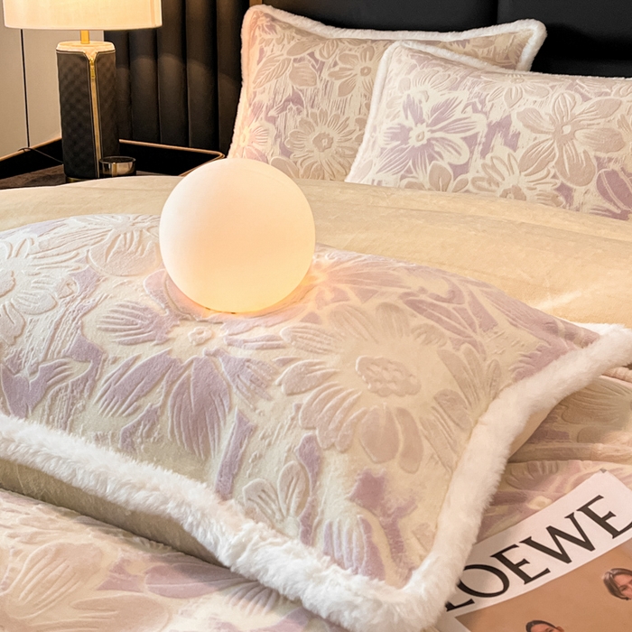 91家纺网 家纺一手货源 找家纺 畅畅家纺 2025新款兔毛绒大包边雕花牛奶绒绒四件套 梵花-紫金